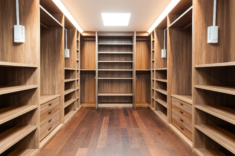 //www.royaljoinery.ae/wp-content/uploads/2024/01/New-Joinery_Wardrobes.jpg